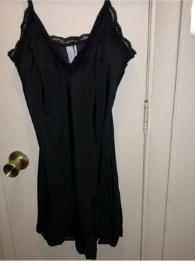 uo tierra chiffon cowl neck asymmetrical midi dress URBAN OUTFITTER'S Women's Tierra Chiffon Cowl Neck Asymmetrical Midi Dress  Siz S